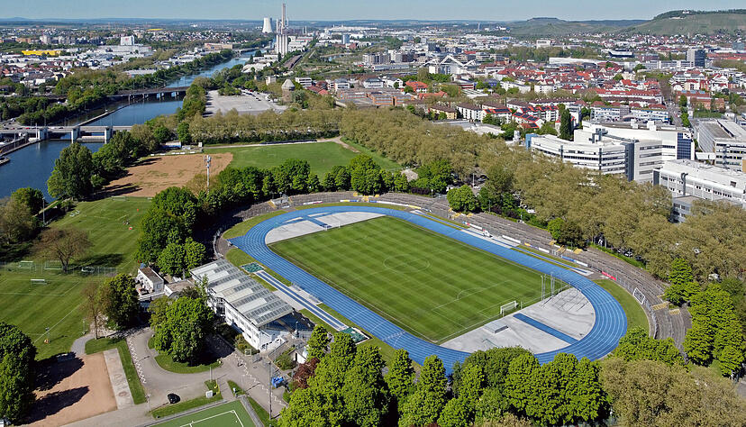 Das Frankenstadion ist ja bekanntlich ohne Flutlichtanlage erbaut worden. Vielleicht sieht der Bund daher keinen F&ouml;rderbedarf.