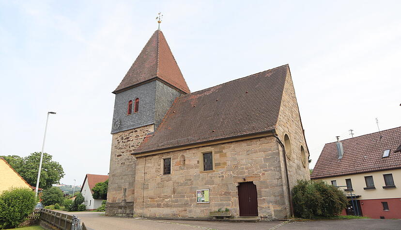 Eine typisch hohenlohische evangelische Dorfkirche: Sie könnte ins Freilandmuseum in Wackershofen passen. Eine typisch hohenlohische evangelische Dorfkirche: Sie könnte ins Freilandmuseum in Wackershofen passen.