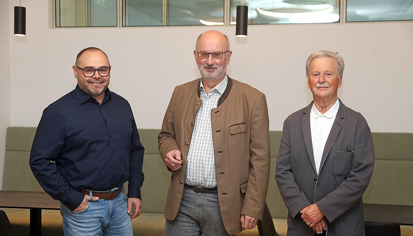 Marco Schönberger (von links), Karl Friedrich Bretz und Richard Siemiatkowski-Werner über Zukunft und Vergangenheit von Kreisdiakonieverband und Tafel. Foto: Ralf Seidel Marco Schönberger (von links), Karl Friedrich Bretz und Richard Siemiatkowski-Werner über Zukunft und Vergangenheit von Kreisdiakonieverband und Tafel. Foto: Ralf Seidel