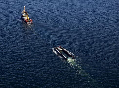 Das Transportschiff mit dem Wal ist seit mehreren Tagen unterwegs.