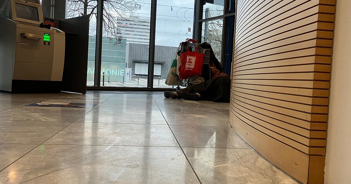 Heilbronn in winter - | Homeless people seek shelter in bank branches