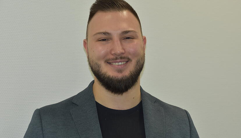 Jungkandidat Jonas Aberle zieht mit einem eher ungewöhnlichen Lebensweg für die SPD in den Wahlkampf. Er vertritt die klassischen Interessen der Arbeiter. Jungkandidat Jonas Aberle zieht mit einem eher ungewöhnlichen Lebensweg für die SPD in den Wahlkampf. Er vertritt die klassischen Interessen der Arbeiter.