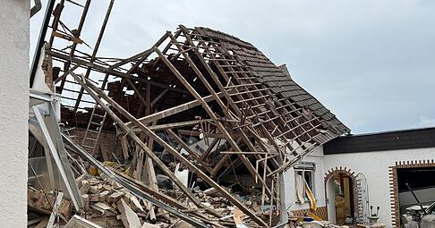 Nach einer Explosion ist ein Haus in Ubstadt-Weiher eingestürzt.