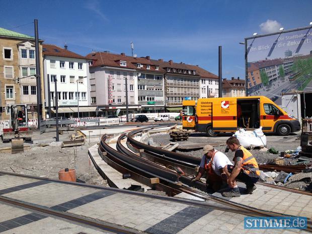 01.07.2013: An der Ecke Moltkestraße/Allee werden die Schienen verlegt.