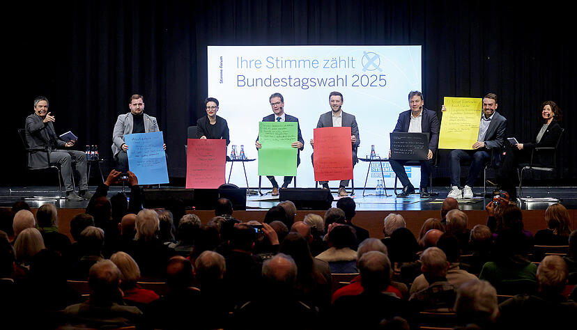 Denken, schreiben, reden: Den sechs Kandidaten von AfD, Linke, Gr&uuml;ne, SPD, CDU und FDP wurde von den HZ-Redakteuren Ralf Reichert (links) und Yvonne Tscherwitschke viel abverlangt.