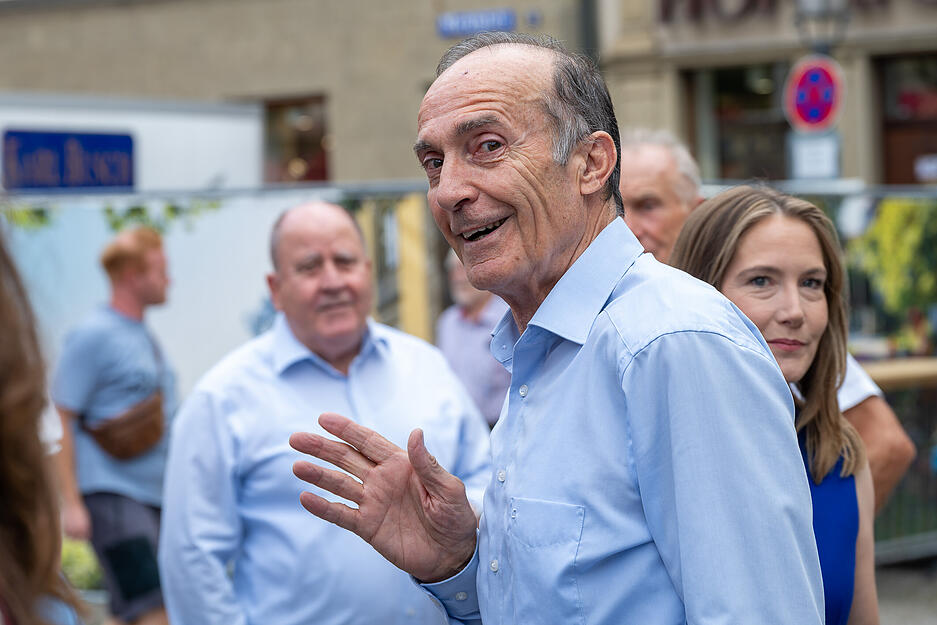 Die Öhringer Innenstadt verwandelt sich vom 3. bis 7. Juli in das Hohenloher Weindorf. Zehntausende Besucher werden erwartet. Zur Eröffnung war der Marktplatz gut gefüllt. Die Öhringer Innenstadt verwandelt sich vom 3. bis 7. Juli in das Hohenloher Weindorf. Zehntausende Besucher werden erwartet. Zur Eröffnung war der Marktplatz gut gefüllt.