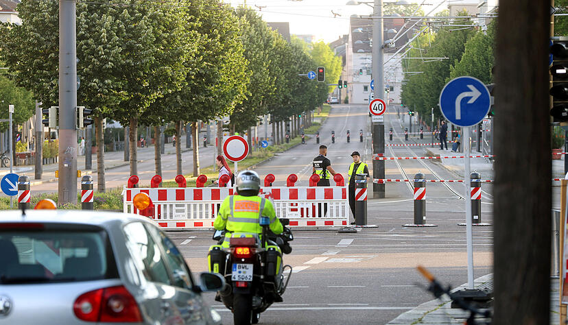 So war es vergangenes Jahr: Straßensperrungen beim AfD-Parteitag in der Harmonie in Heilbronn. So war es vergangenes Jahr: Straßensperrungen beim AfD-Parteitag in der Harmonie in Heilbronn.