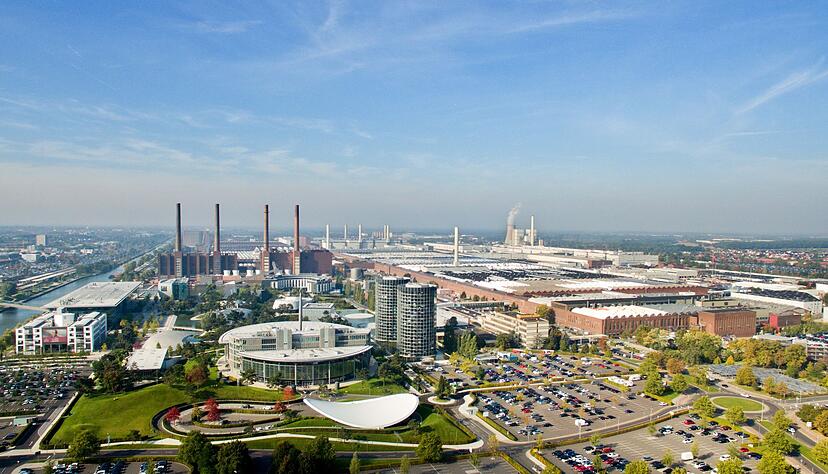 Das VW-Stammwerk in Wolfsburg gilt als größte Autofabrik der Welt. (Archivbild) Das VW-Stammwerk in Wolfsburg gilt als größte Autofabrik der Welt. (Archivbild)