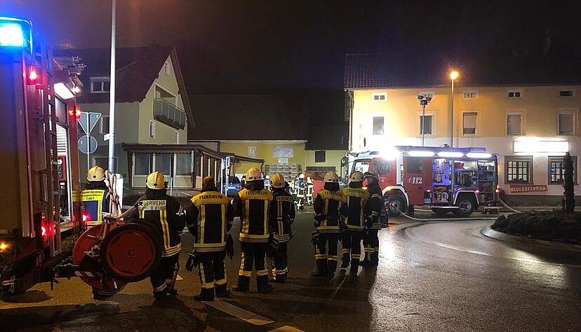 40 Einsatzkräfte wurden am Sonntagabend zu einem Küchenbrand in Beilstein gerufen.
Foto: Oliver Fischer