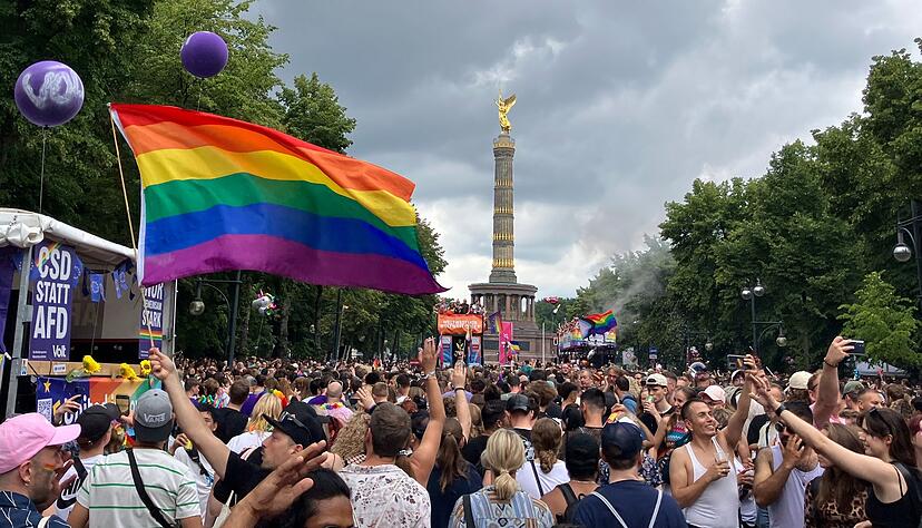 Der Christopher Street Day ist in Berlin ein Gro&szlig;event - diesmal ohne das Regenbogennetzwerk der Bundestagsverwaltung. (Archivbild)