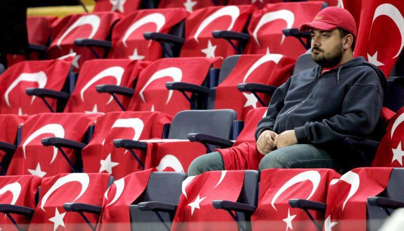 Das Achtelfinal-Spiel der Türkei wird nicht im Free-TV ausgestrahlt. Das sorgt für Ärger bei den Fans. (Symbolbild) Das Achtelfinal-Spiel der Türkei wird nicht im Free-TV ausgestrahlt. Das sorgt für Ärger bei den Fans. (Symbolbild)