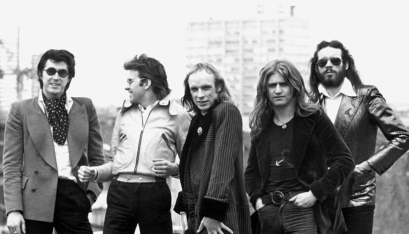Mit der Band Roxy Music wurde Bryan Ferry (l.) in den 70er Jahren berühmt. Fast zeitgleich begann er eine Solokarriere. (Archivbild)
