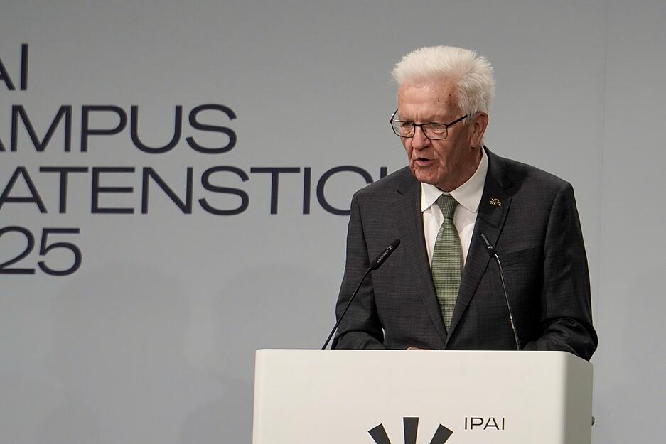 Auch Ministerpräsident Winfried Kretschmann war Teil des Programms beim Ipai-Spatenstich.