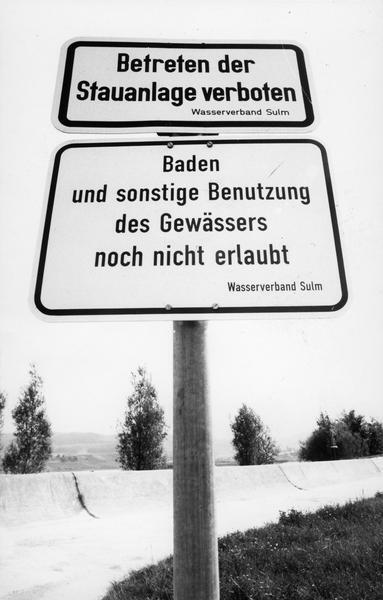 17.07.1985 - Betreten der Stauanlage verboten!
Baden und sonstige Nutzung des Hochwasserrückhaltebecken "Breitenau" ist noch nicht erlaubt. 17.07.1985 - Betreten der Stauanlage verboten!
Baden und sonstige Nutzung des Hochwasserrückhaltebecken "Breitenau" ist noch nicht erlaubt.