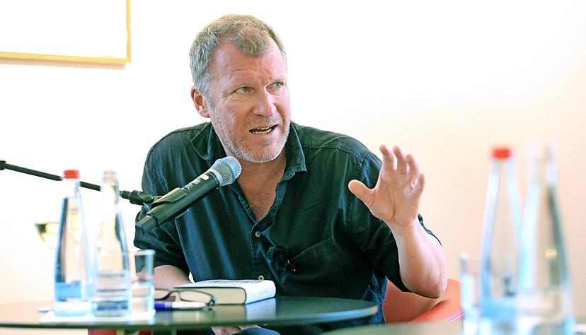 "Meine Literatur dient nicht dazu, sich an irgendwas zu erinnern", sagt Andreas Maier, dessen neuer Roman von den 70er Jahren bis in die 2000er reicht.
Foto: Ralf Seidel