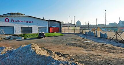 Der Fruchtschuppen wird abgerissen, auf der Fläche baut die Dieter-Schwarz-Stiftung eine Schule. Baubeginn ist voraussichtlich 2021.
Foto: Archiv/Mugler