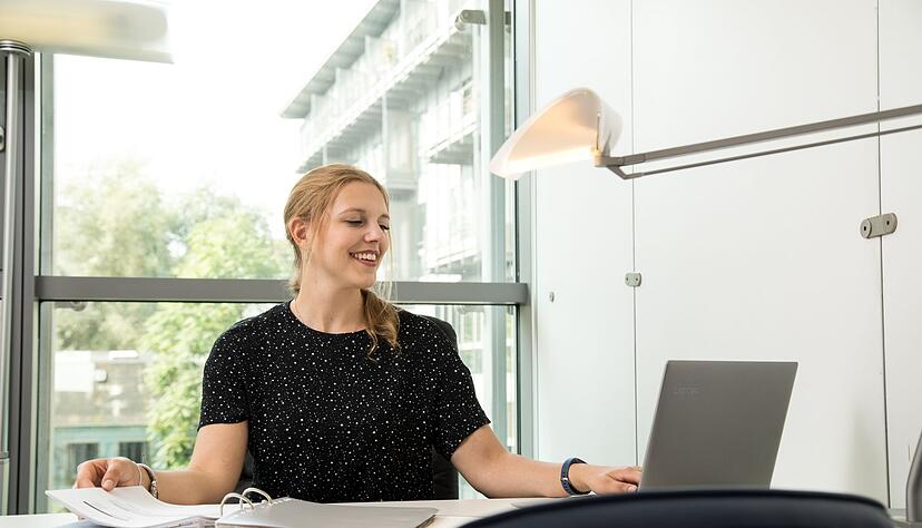 Beruf mit Zukunft? In bestimmten Ausbildungen ist das Automatisierungspotenzial hoch, das muss aber nicht zwingend gegen die Lehre sprechen. Beruf mit Zukunft? In bestimmten Ausbildungen ist das Automatisierungspotenzial hoch, das muss aber nicht zwingend gegen die Lehre sprechen.