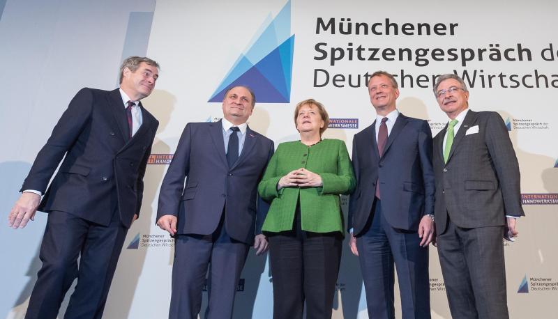 Spitzengespräch der deutschen Wirtschaft in München: von l.-r. Ingo Kramer (BDA), Peter Wollseifer (ZDH), Bundeskanzlerin Angela Merkel, Eric Schweitzer (DIHK) und Dieter Kempf (BDI).