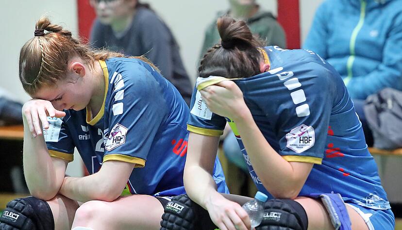 Hinterher flossen bei den Neckarsulmerinnen Selina Kalmbach (links) und Nele Reimer die Tränen. Wieder hat es nicht mit dem Pokal-Final-Four geklappt. Fotos: Andreas Veigel