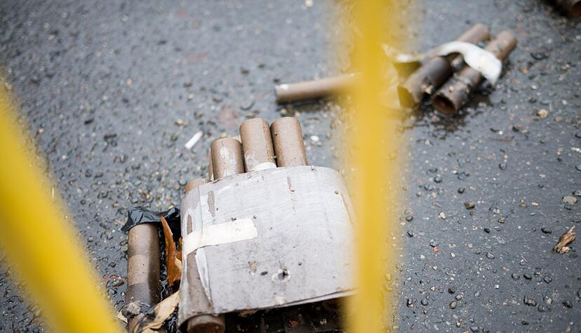 Durch den Heckenbrand entstand etwa 20.000 Euro Schaden. (Symbolbild)