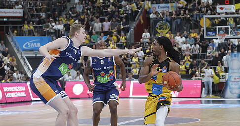 Terrell Harris (rechts) scheint ein Gl&uuml;cksgriff f&uuml;r die Riesen Ludwigsburg gewesen zu sein. Der Guard wurde nachverpflichtet und schlug gleich ein.