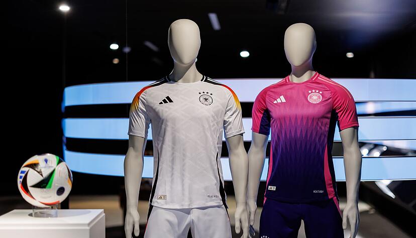Die offiziellen Trikots der deutschen Fußball-Nationalmannschaft für die Heim-EM 2024.