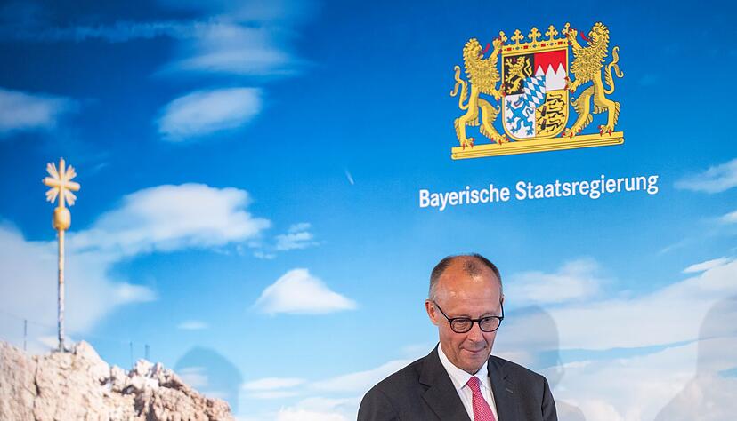 Nach seinem Treffen mit dem bayerischen Kabinett &auml;u&szlig;erte sich Kanzler Merz auch zur globalen Mindeststeuer - er steht dem Konzept demnach sehr skeptisch gegen&uuml;ber.