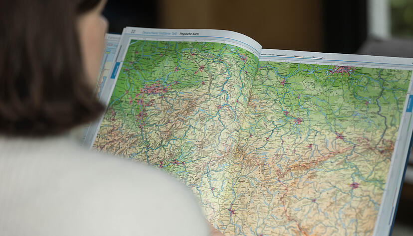 Die 41 Jahre alte Heilbronner Ärztin schaut auf die Deutschlandkarte und dabei besonders auf ihre alte Heimat in den neuen Bundesländern.