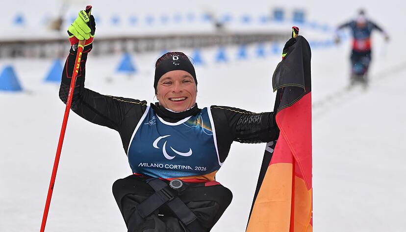Jubelt &uuml;ber ihre vierte Medaille: Anja Wicker.