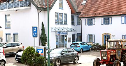 Bald nur noch Selbstbedienung bei Geldangelegenheiten: Die Filiale der Volksbank Kraichgau in H&uuml;ffenhardt wird geschlossen.
Foto: Ralf Seidel