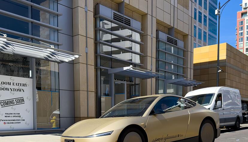 Auch Teslas geplantes Robotaxi ohne Lenkrad und Pedale soll nur mit Kameras als Sensoren auskommen. (Archivbild)