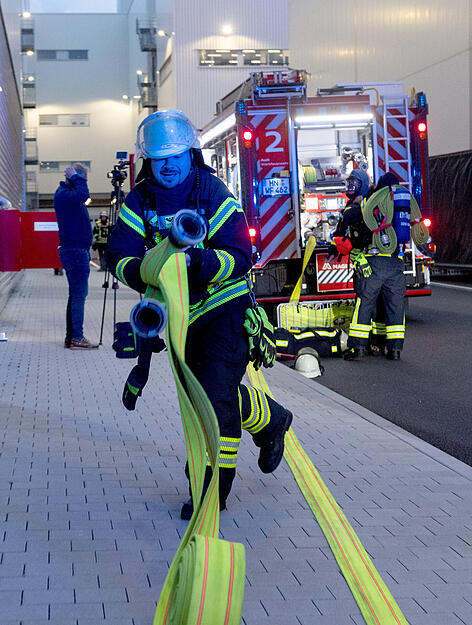 Zum einen muss die Produktion auf dem Audi-Gelände weiterlaufen. Zum einen muss die Produktion auf dem Audi-Gelände weiterlaufen.