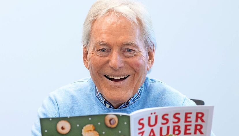 Für das neue Stimme-Rezeptheft "Süßer Zauber" hat John Noller sein Mandelsplitter-Rezept geteilt. Für das neue Stimme-Rezeptheft "Süßer Zauber" hat John Noller sein Mandelsplitter-Rezept geteilt.