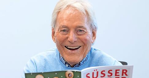 F&uuml;r das neue Stimme-Rezeptheft "S&uuml;&szlig;er Zauber" hat John Noller sein Mandelsplitter-Rezept geteilt.