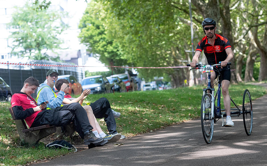 Die Landesspiele der Special Olympics sind bis Samstag zu Gast in Heilbronn und Neckarsulm. 1100 Athleten mit geistiger und mehrfacher Beeinträchtigung messen sich an 14 Orten in den beiden Städten in 17 verschiedenen Sportarten. Die Landesspiele der Special Olympics sind bis Samstag zu Gast in Heilbronn und Neckarsulm. 1100 Athleten mit geistiger und mehrfacher Beeinträchtigung messen sich an 14 Orten in den beiden Städten in 17 verschiedenen Sportarten.