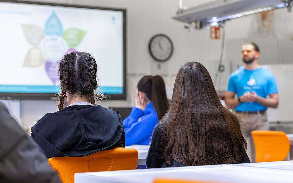 Über 100 Schülerinnen und Schüler waren vor Ort. Über 100 Schülerinnen und Schüler waren vor Ort.
