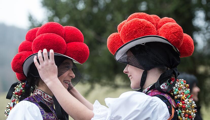 Der Bollenhut zieht: Brauchtum und Tradition werden in Baden-Württemberg noch vielerorts gelebt. Der ländliche Raum hat aber auch zu kämpfen.
Foto: Archiv/dpa Der Bollenhut zieht: Brauchtum und Tradition werden in Baden-Württemberg noch vielerorts gelebt. Der ländliche Raum hat aber auch zu kämpfen.
Foto: Archiv/dpa