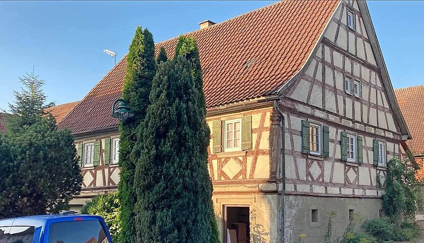 In diesem landwirtschaftlichen Anwesen in Kupferzell-Hesselbronn fand im September eine Razzia statt, bei der Besitztümer des verbotenen rechtsextremen Vereins "Artgemeinschaft" sichergestellt wurden. In diesem landwirtschaftlichen Anwesen in Kupferzell-Hesselbronn fand im September eine Razzia statt, bei der Besitztümer des verbotenen rechtsextremen Vereins "Artgemeinschaft" sichergestellt wurden.