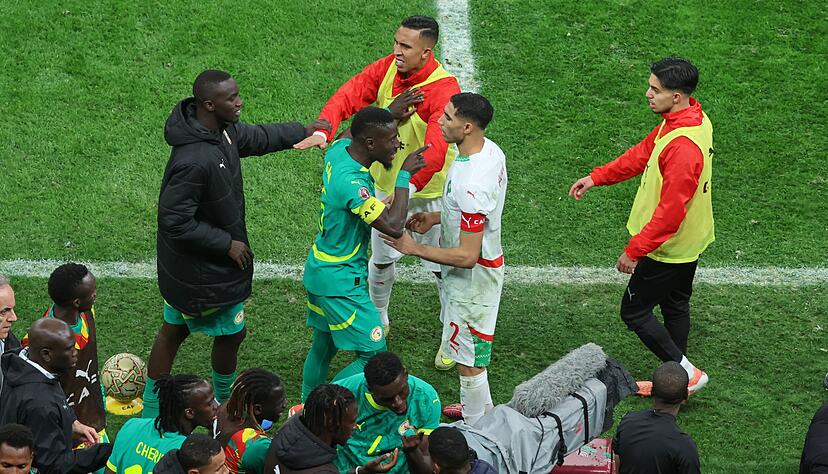 Spieler des Senegal und von Marokko geraten im Finale des Afrika Cups aneinander. (Archivbild)