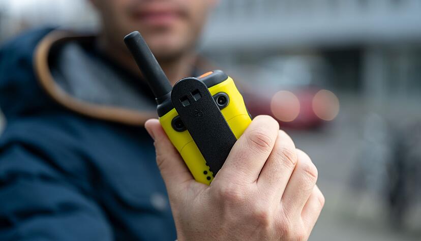 Walkie-Talkies sind kompakt, liegen gut in der Hand. Walkie-Talkies sind kompakt, liegen gut in der Hand.