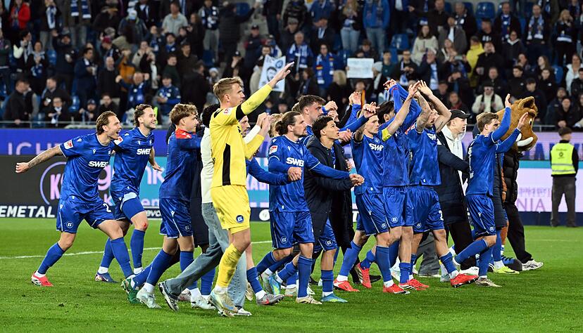 Nach einer entt&auml;uschenden ersten H&auml;lfte war der Jubel nach dem 4:1 gegen Bielefeld gro&szlig;.