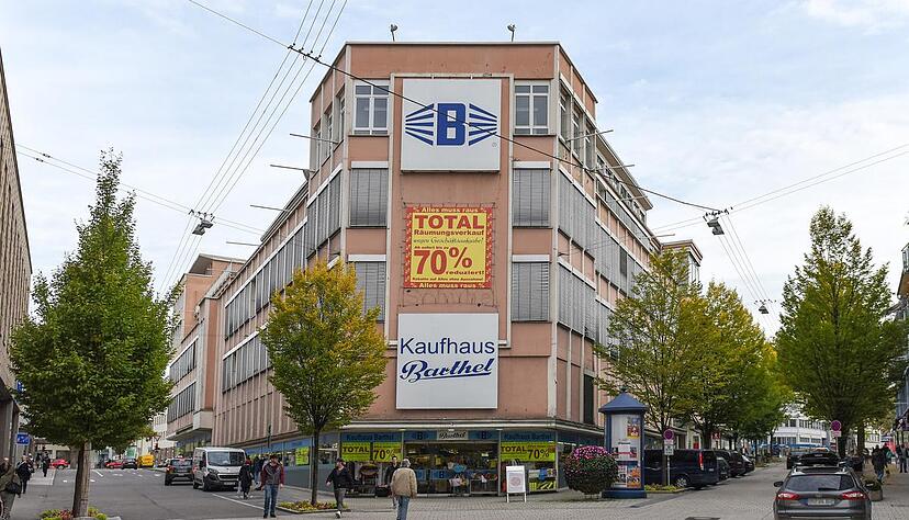 Kommt eine Lösung auf dem Barthel-Areal? Zumindest das Kaufhaus macht bis Weihnachten Räumungsverkauf und schließt.
Foto: Christiana Kunz