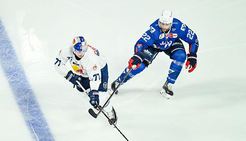 Umk&auml;mpftes Duell: Adam Brooks entwischt Matthias Plachta.