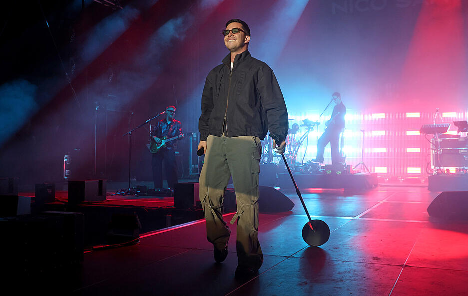 Nico Santos ist bekannt für Hits wie „Rooftop“ oder „Play with Fire“, mit denen er die Charts eroberte. Bei Haigern Live stand er am Samstag als Headliner des Festivals auf der Bühne.