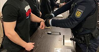 Am Mittwoch (25.2.) fiel vor dem Landgericht Stuttgart das Urteil gegen zwei Br&uuml;der, die wegen Steuervergehen zu mehrj&auml;hriger Haftstrafe verurteilt.