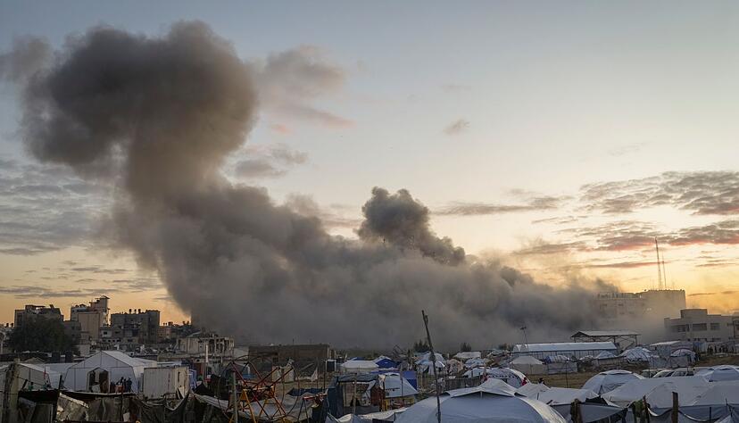 Rauch steigt nach einem israelischen Angriff auf. (Archivbild)