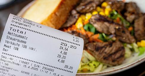 Die Umsatzsteuer f&uuml;r Speisen in der Gastronomie wird von 19 auf 7 Prozent reduziert.