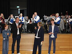 Die Freude ist gro&szlig;: Rund 400 G&auml;ste feierten den Wahlausgang in der Pfedelbacher Nobelgusch mit ihrer neuen B&uuml;rgermeisterin Ina Krone.