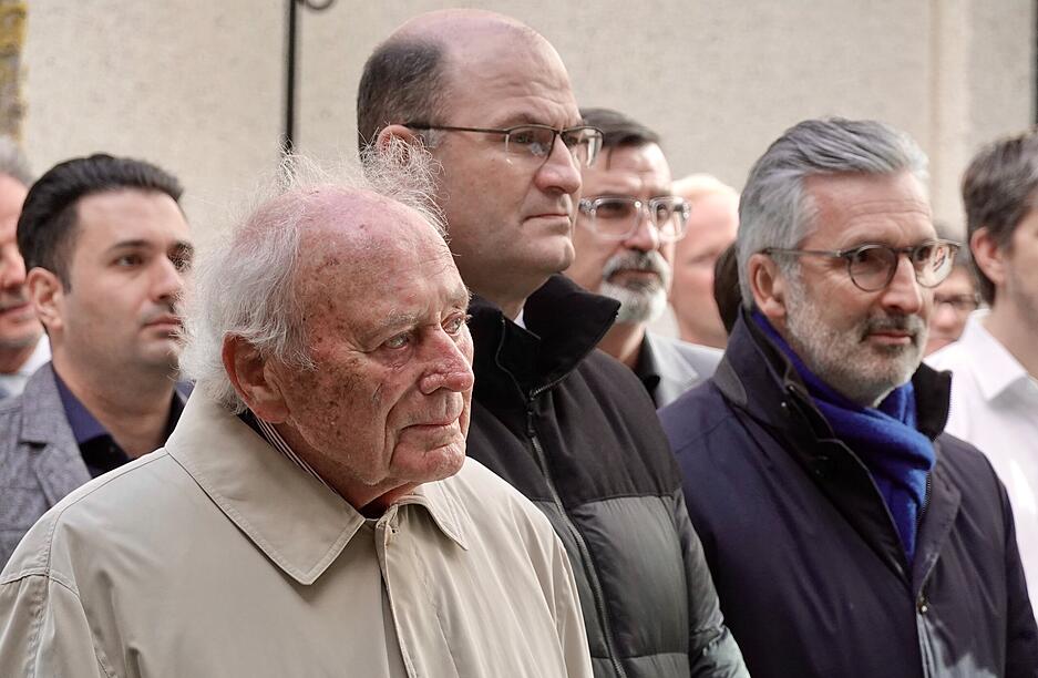 Reinhold Würth mit dem bayerischen Finanzminister Albert Füracker und Würth-Konzernchef Robert Friedmann (rechts) Reinhold Würth mit dem bayerischen Finanzminister Albert Füracker und Würth-Konzernchef Robert Friedmann (rechts)