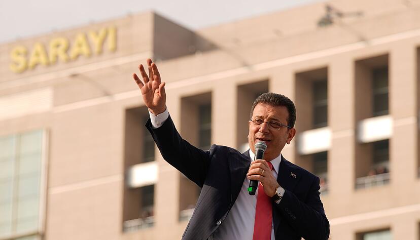 Istanbuls B&uuml;rgermeister Ekrem Imamoglu vor seiner Inhaftierung. (Archivbild)